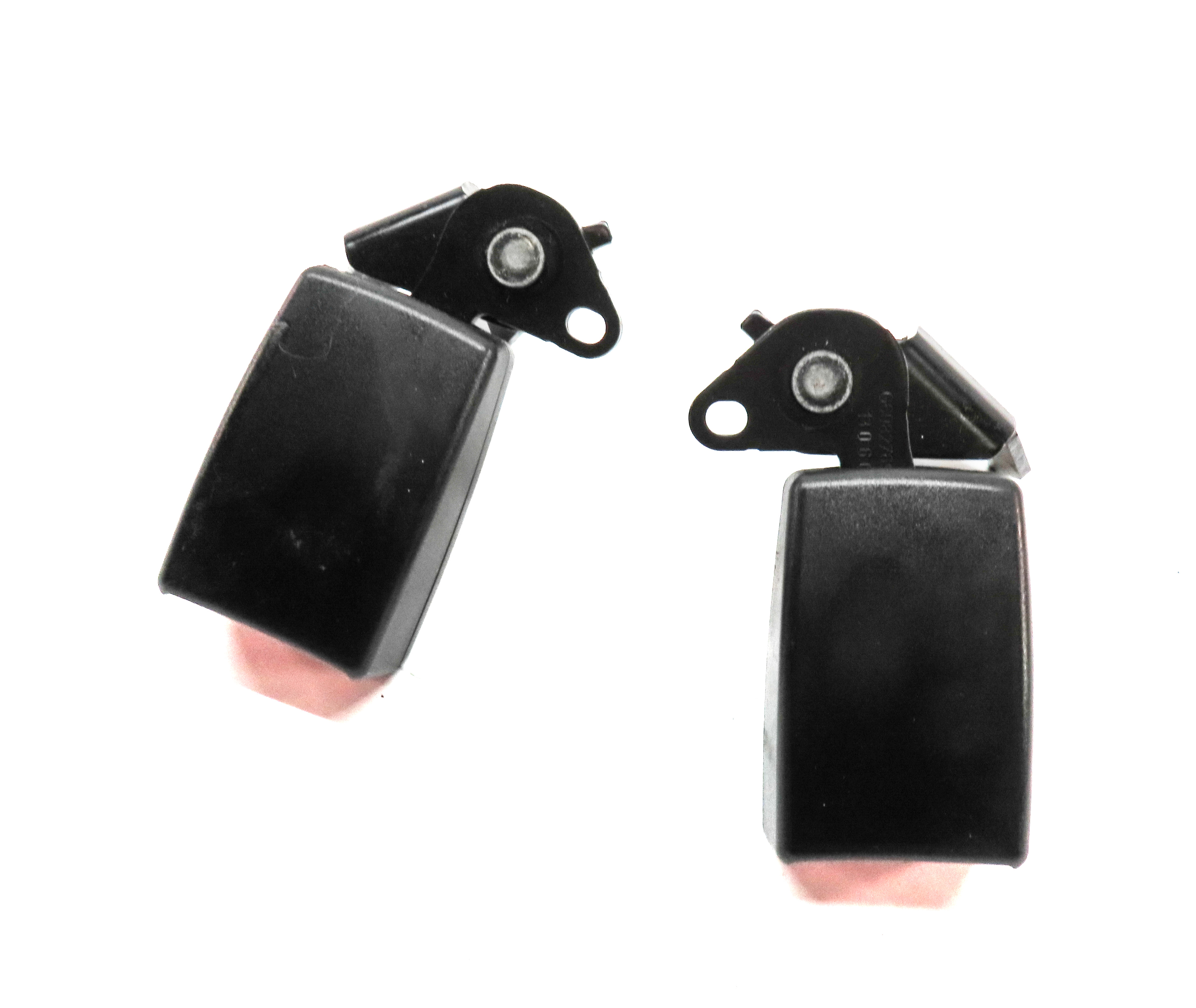 2014 MERCEDES E350 COUPE (C207) REAR SEAT SEATBELT BUCKLE RECEIVER SET-2 — exact item pictured